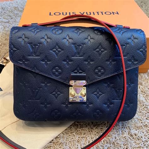 Louis Vuitton pochette metis navy